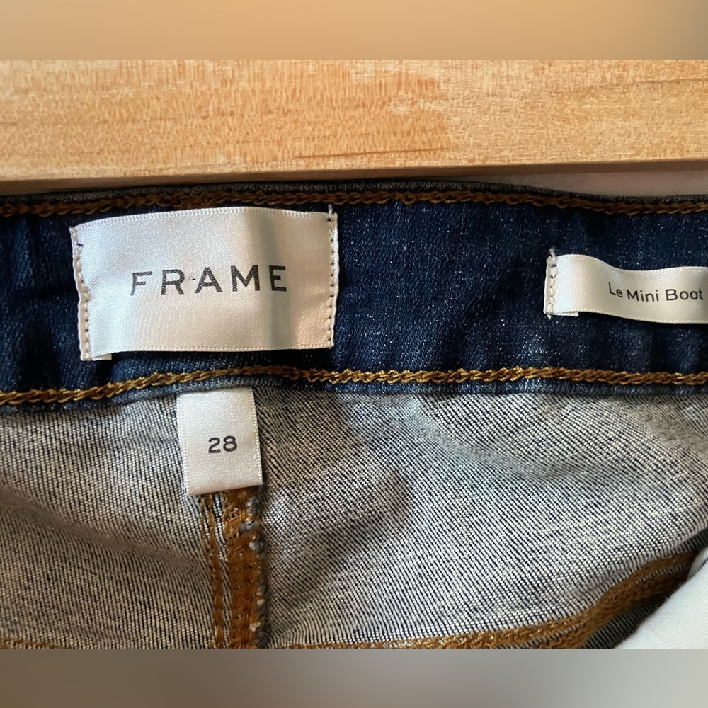 FRAME Le Mini Boot Cut Jean- NWT- High rise- slits at hem - Picture 4 of 9